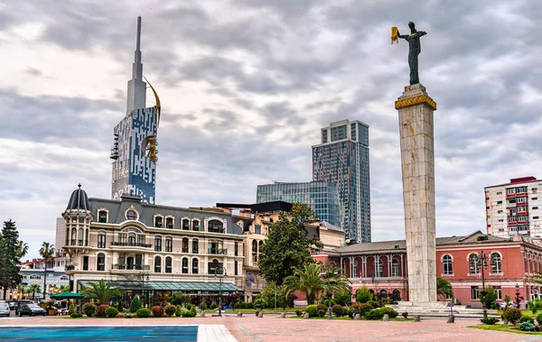 Medea standbeeld op het Europaplein - Batumi, Georgië — Stockfoto