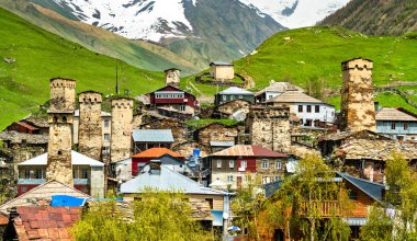 Svan kuleleri olan Ushguli köyü - Yukarı Svaneti, Georgia