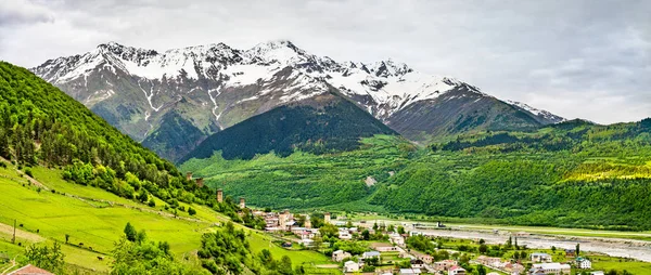 De Kaukasus bij Mestia - Upper Svaneti, Georgië — Stockfoto