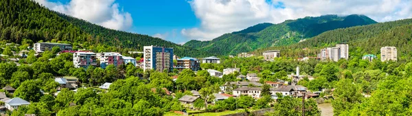 Borjomi város panorámája Grúzia helységben — Stock Fotó