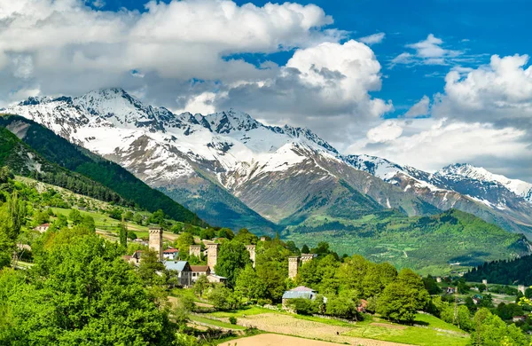 De Kaukasus bij Mestia - Upper Svaneti, Georgië — Stockfoto