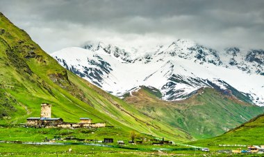 Ushguli, Gürcistan 'daki Lamaria Manastırı