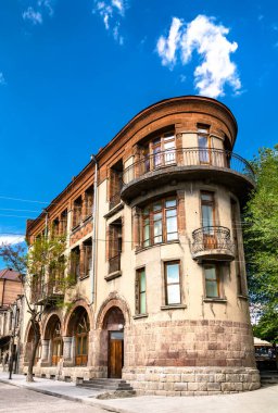 Ermenistan 'ın Gyumri kentindeki Sovyet binası