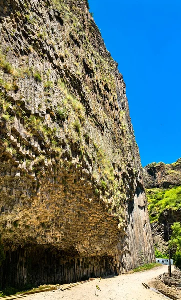 Formaciones de columna de basalto en el desfiladero de Garni, Armenia — Foto de Stock