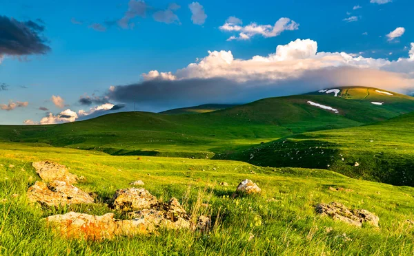 Paisaje del Cáucaso en el Paso Vorotan en Armenia — Foto de Stock