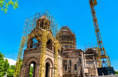 Kutsal Etchmiadzin Katedrali restoran altında. Ermenistan