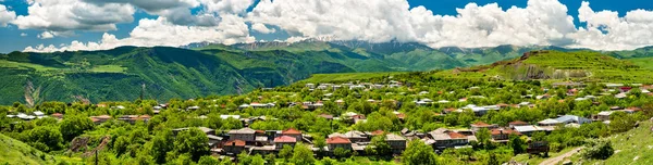 Πανόραμα των βουνών του Καυκάσου στο Shinuhayr της Αρμενίας — Φωτογραφία Αρχείου