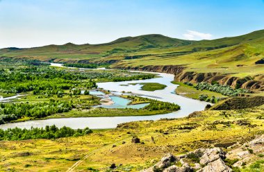 Georgia 'daki Uplistsikhe' deki Mtkvari ya da Kura nehri.