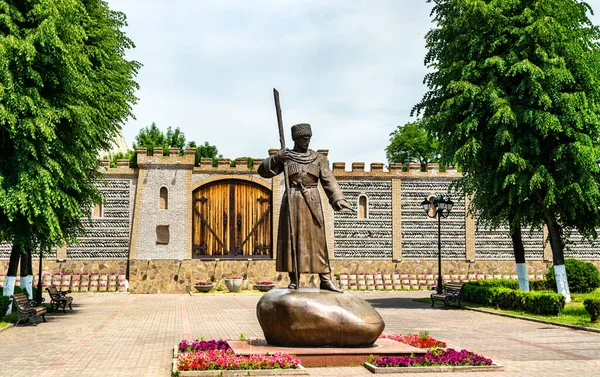 Monument över Dzaug Bugulov, grundaren av Vladikavkaz, Ryssland — Stockfoto