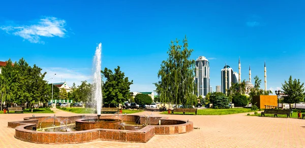 Fontein in het centrum van Grozny - Tsjetsjenië, Rusland — Stockfoto