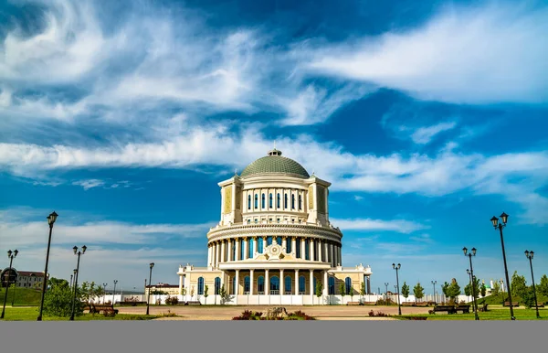 Οίκος υποδοχής της κυβέρνησης της Δημοκρατίας της Τσετσενίας στο Grozny, Ρωσία — Φωτογραφία Αρχείου