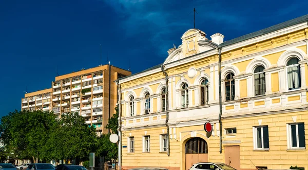 Budynki w centrum Astrachana, Rosja — Zdjęcie stockowe