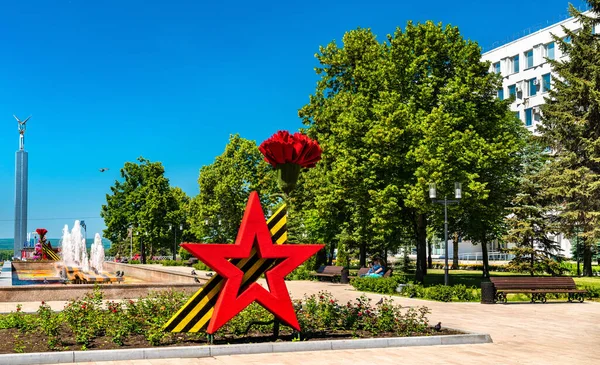 러시아 의사마라 광장에서 벌어진 위대 한 애국 전쟁의 승리를 기념하는 기념비 — 스톡 사진