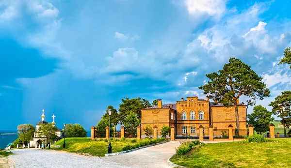 Scuola rurale tradizionale sull'isola di Svijazsk in Russia — Foto Stock