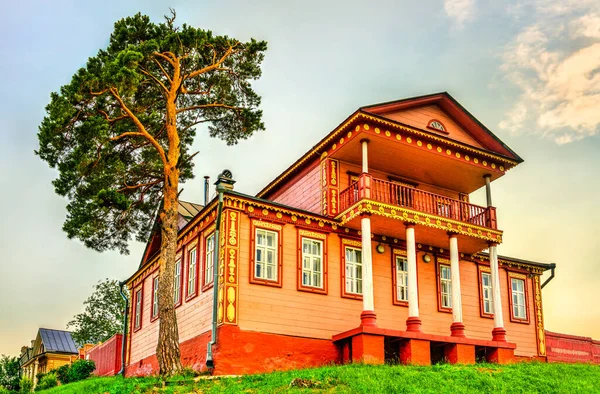 Traditional wooden house on Sviyazhsk Island in Russia — Stock Photo, Image