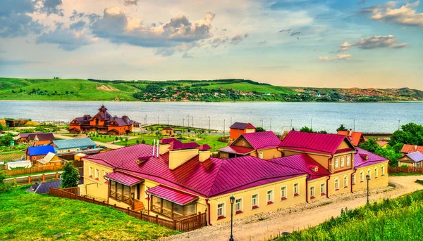 Traditional wooden houses on Sviyazhsk Island in Russia — Stock Fotó