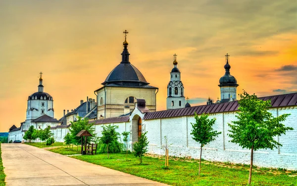 El Monasterio de la Asunción en la ciudad-isla de Sviyazhsk en Rusia — Foto de Stock