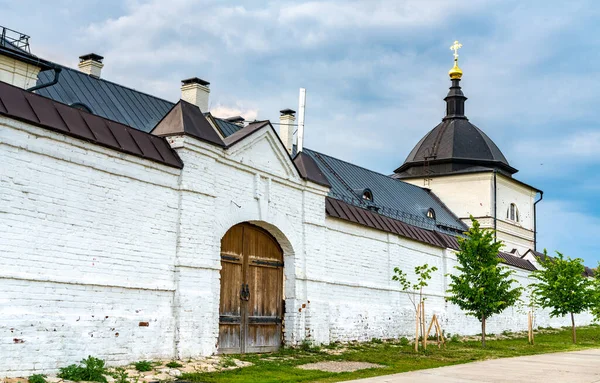 Успенский монастырь в городе-острове Свияжск в России — стоковое фото