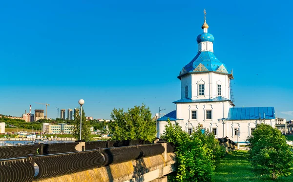 Kyrkan av antagandet av den heliga jungfrun i Cheboksary, Ryssland — Stockfoto