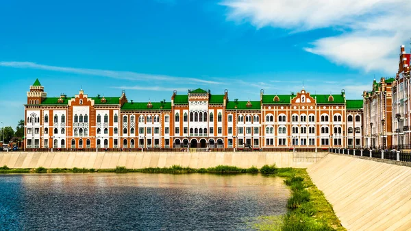 Huizen Aan Oever Van Malaya Kokshaga Yoshkar Ola Mari Rusland — Stockfoto