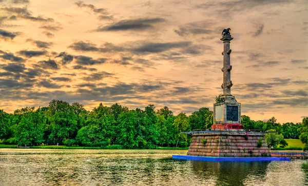 La colonna di Chesme nel parco Catherine a Pushkin, Russia — Foto Stock
