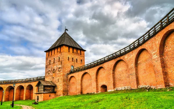 Mura del Cremlino di Novgorod Detinets a Veliky Novgorod, Russia — Foto Stock