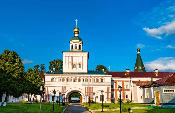 Iglesia de San Miguel Arcángel en el Monasterio Valday Iversky en Rusia — Foto de Stock