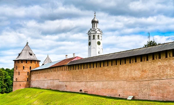 Kremlmauern von Nowgorod Detinets in Weliki Nowgorod, Russland — Stockfoto