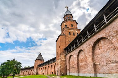 Rusya 'nın Veliky Novgorod kentindeki Novgorod Detinets' in Kremlin duvarları