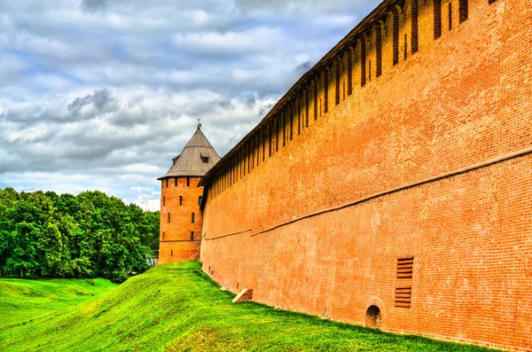 Mura del Cremlino di Novgorod Detinets a Veliky Novgorod, Russia — Foto Stock