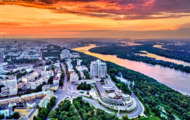 Pechersk 'teki Glory Meydanı' nın havadan görünüşü - Orta Kiev, Ukrayna