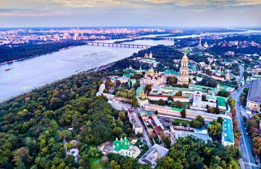 Ukrayna 'nın başkenti Kiev' deki Pechersk Lavra 'nın hava manzarası