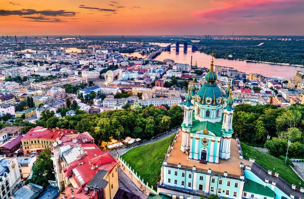 Saint Andrew church and Podil in Kiev, Ukraine — Stock Photo, Image