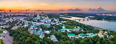 Ukrayna 'nın başkenti Kiev' deki Pechersk Lavra 'nın hava manzarası