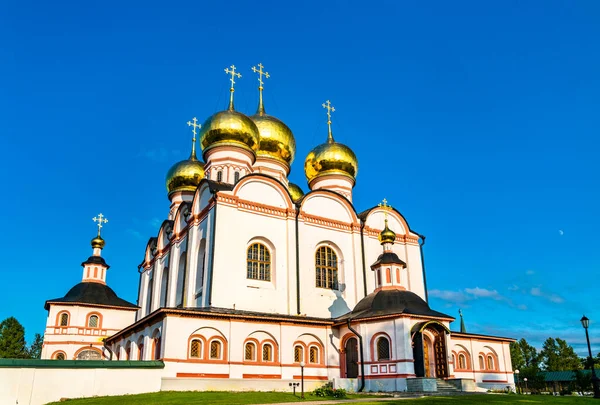 Dormition Catedral de Valday Monasterio de Iversky en Rusia — Foto de Stock