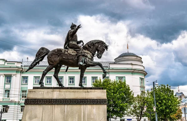 Monument voor Michail Jaroslavitsj van Tver in Tver, Rusland — Stockfoto