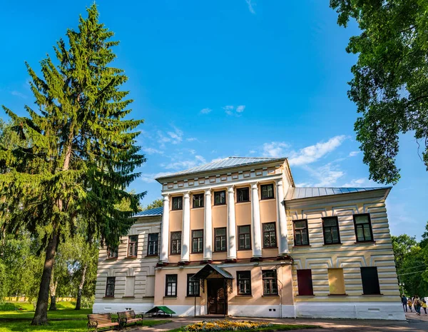 Het voormalige Doema-gebouw in Uglich, Rusland — Stockfoto