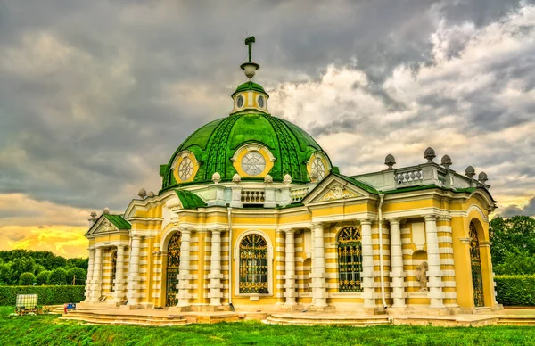 Grotto paviljong i Kuskovo Park i Moskva, Ryssland — Stockfoto