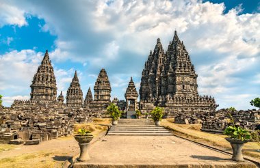 Endonezya 'da Yogyakarta yakınlarındaki Prambanan Tapınağı