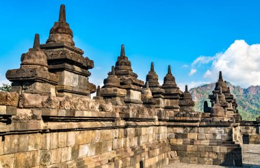 Orta Cava 'daki Borobudur Tapınağı, Endonezya