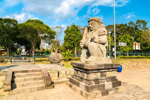 Orta Cava, Endonezya 'daki Prambanan' daki Sewu Tapınağı