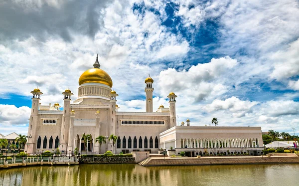 Omar Ali Saifuddien-moskén i Bandar Seri Begawan, brunei — Stockfoto