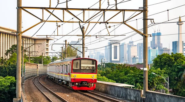 Tren de cercanías en Yakarta, Indonesia — Foto de Stock