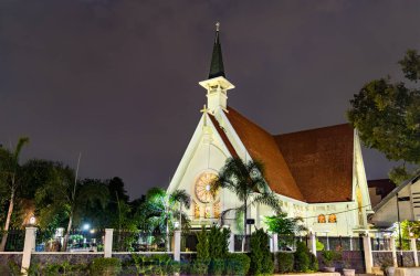 Jakarta, Endonezya 'daki Aziz Theresia Katolik Kilisesi