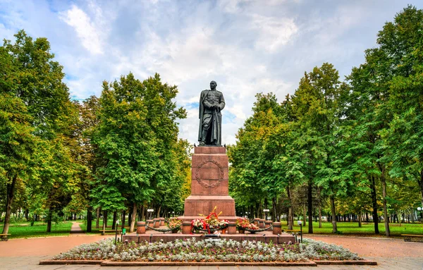 Памятник генерал-майору Леонтию Гуртьеву в Орле — стоковое фото