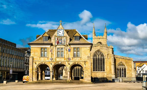 Guildhall en Cathedral Square en Peterborough, Inglaterra — Foto de Stock