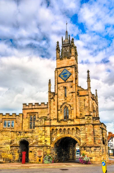 East Gate und St. Peter Chapel in Warwick, England — Stockfoto