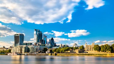 Gökdelenler ve İngiltere 'deki Londra Kulesi