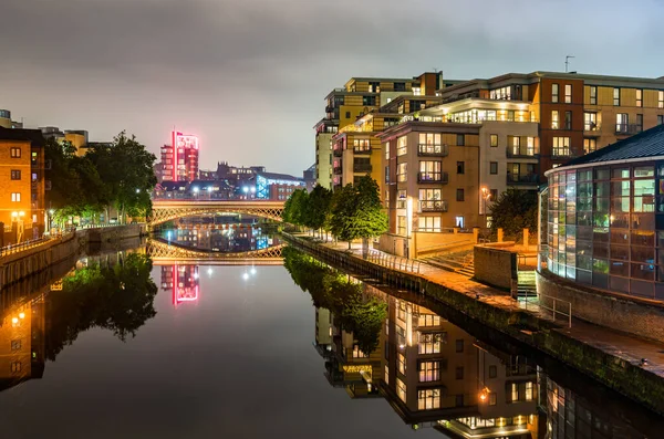 İngiltere 'de Aire Nehri ile Leeds Manzarası — Stok fotoğraf