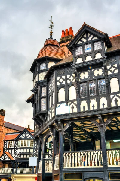 Tradicional Tudor casa de estilo Inglês em Chester, Inglaterra — Fotografia de Stock